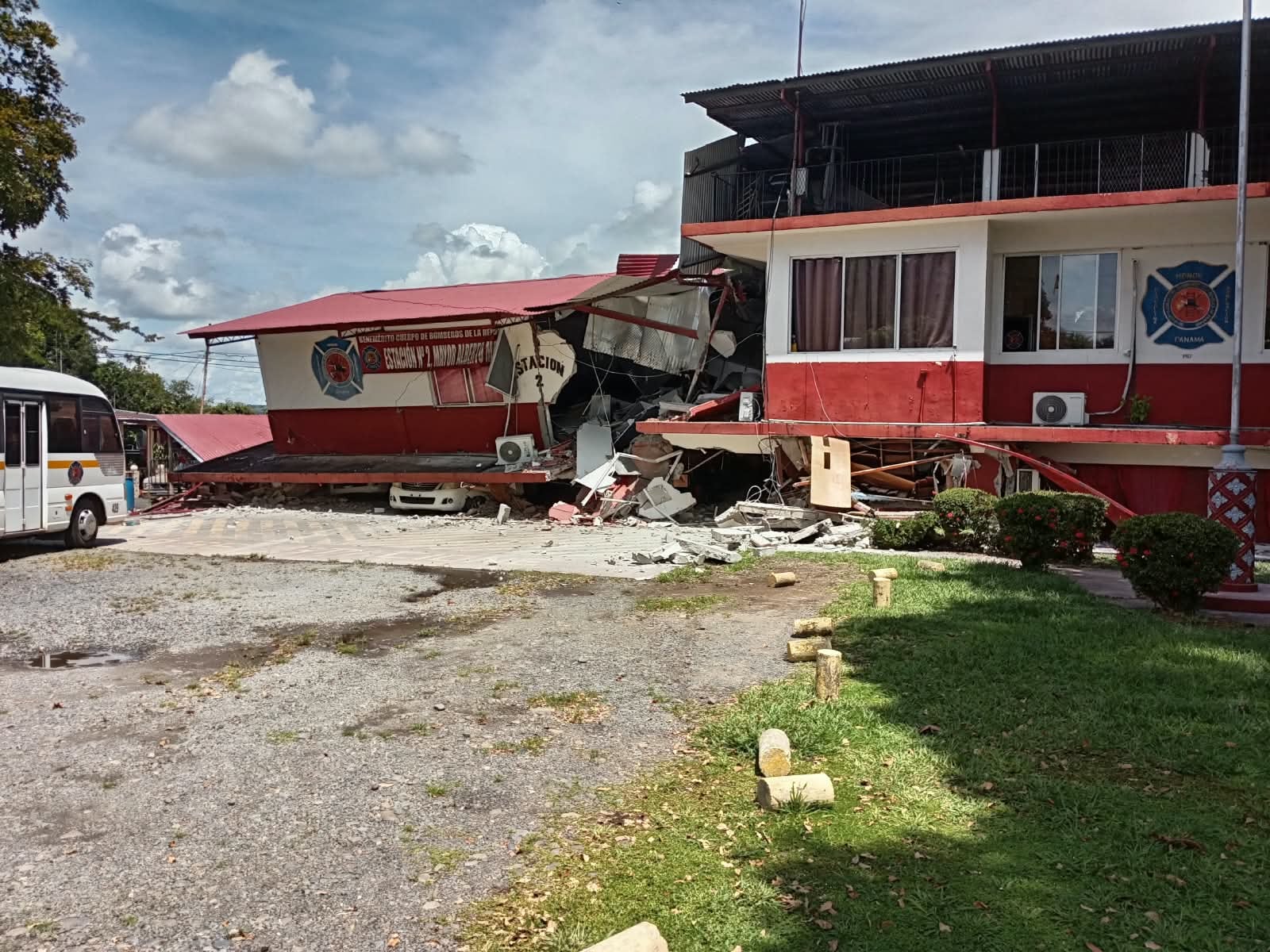 Las autoridades panameñas continúan evaluando los daños en viviendas, carreteras, hospitales y centros educativos para determinar el costo de la recuperación tras el terremoto de magnitud 7,5. Infobae Centroamérica