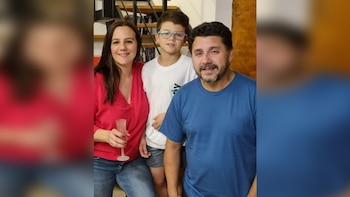 Ingrid junto a Juan, su