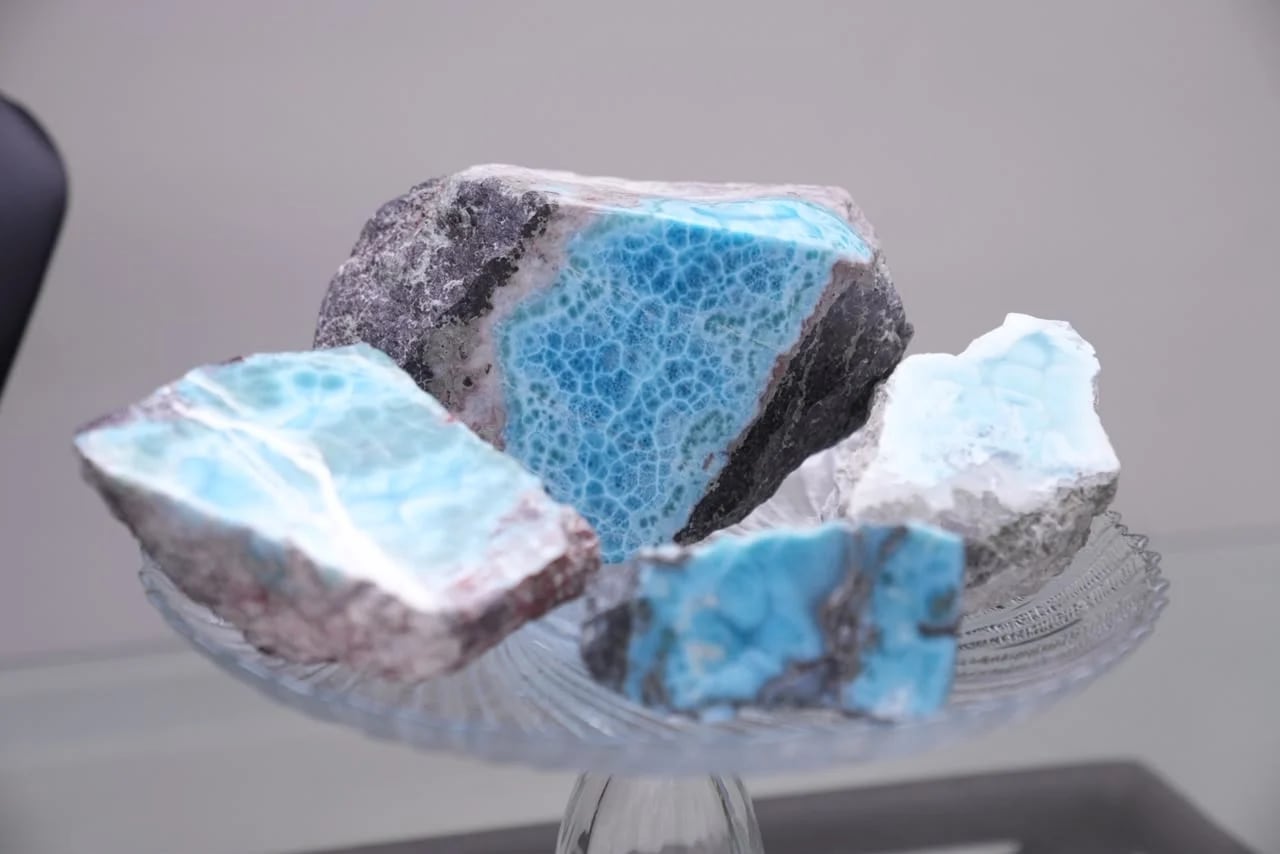 ¿Qué es el larimar, la piedra semipreciosa exclusiva de República Dominicana que cautiva al mundo?
