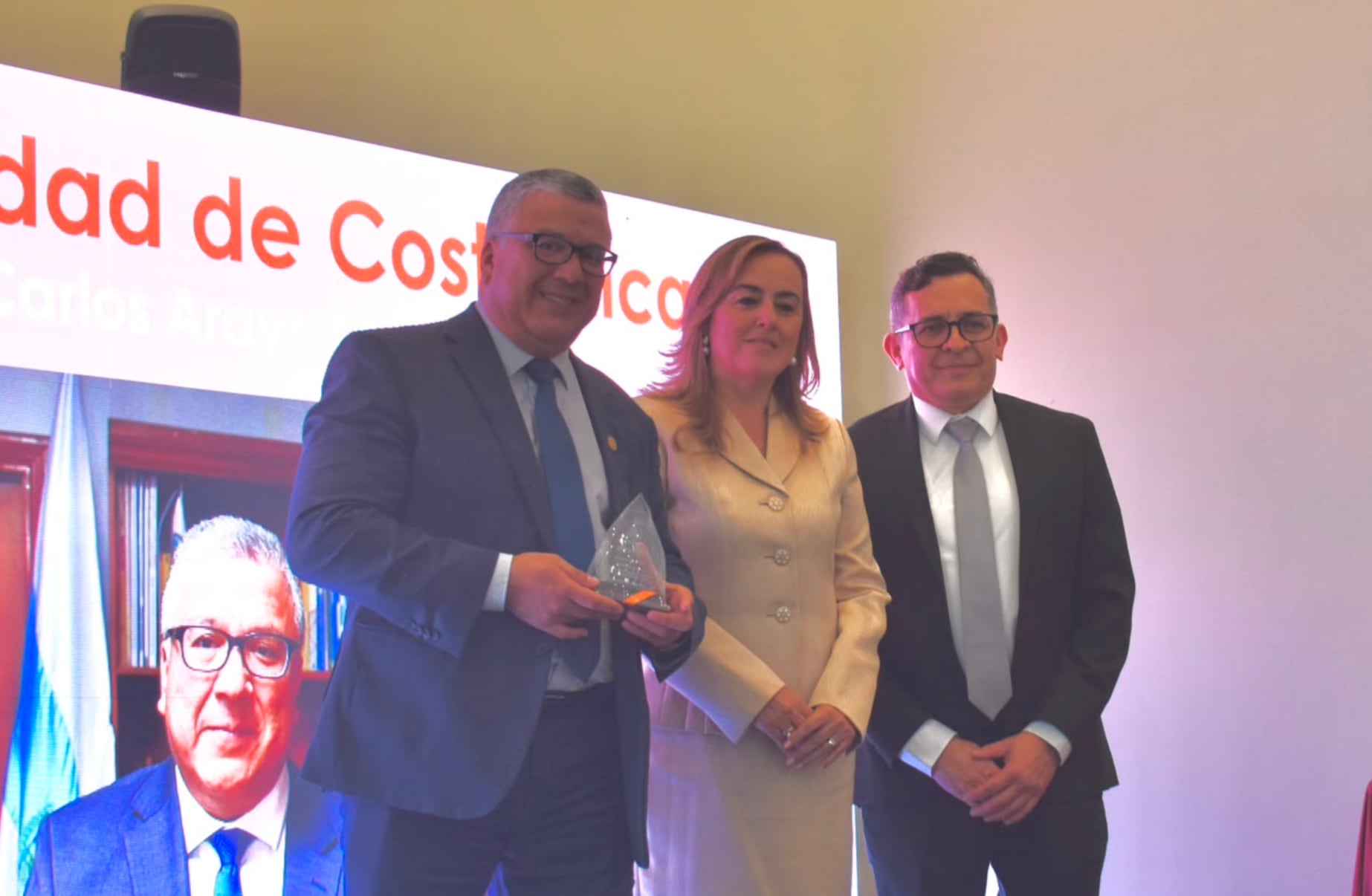 Universidad de Costa Rica recibe Galardón Protector de la Niñez por su aporte al fortalecimiento de la Red Nacional de Cuido