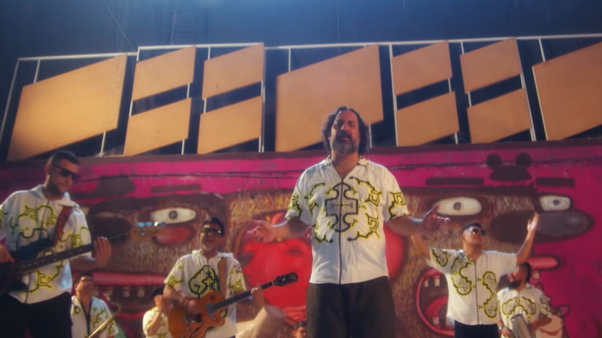 ‘El Loco’ Wagner inicia una nueva etapa como vocalista de Bareto con este lanzamiento. YouTube: Bareto.