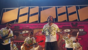 ‘El Loco’ Wagner inicia una nueva etapa como vocalista de Bareto con este lanzamiento. YouTube: Bareto.