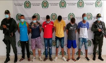 En la imagen, los seis