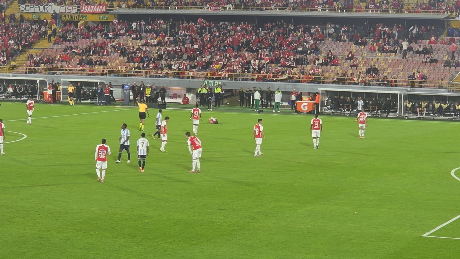 Santa Fe se fue al descanso marcando el descuento y perdiendo ante Tolima por 2-1 - crédito Alejandro Rodríguez/Infobae Colombia