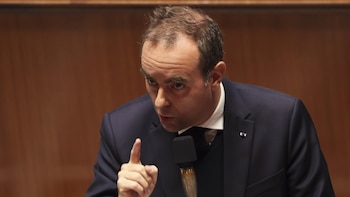 Termina sin avances la reunión de partidos con el primer ministro francés en Matignon