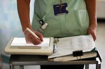 Ocho profesionales de la salud fueron arrestados en el condado de Los Ángeles por operar un fraude de 50 millones de dólares en Medicare