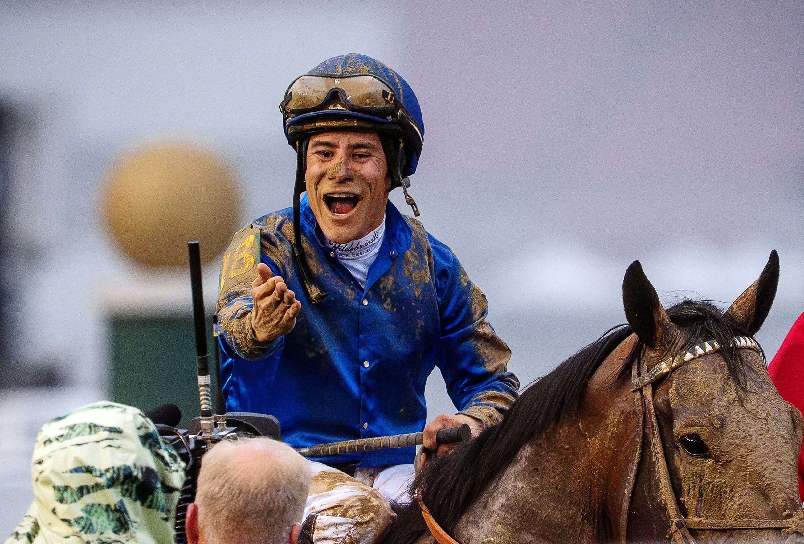 El venezolano Junior Alvarado fue el jinete ganador montando a Sovereignty en el 151° Kentucky Derby (Jeff Faughender/USA TODAY NETWORK via Imagn Images)