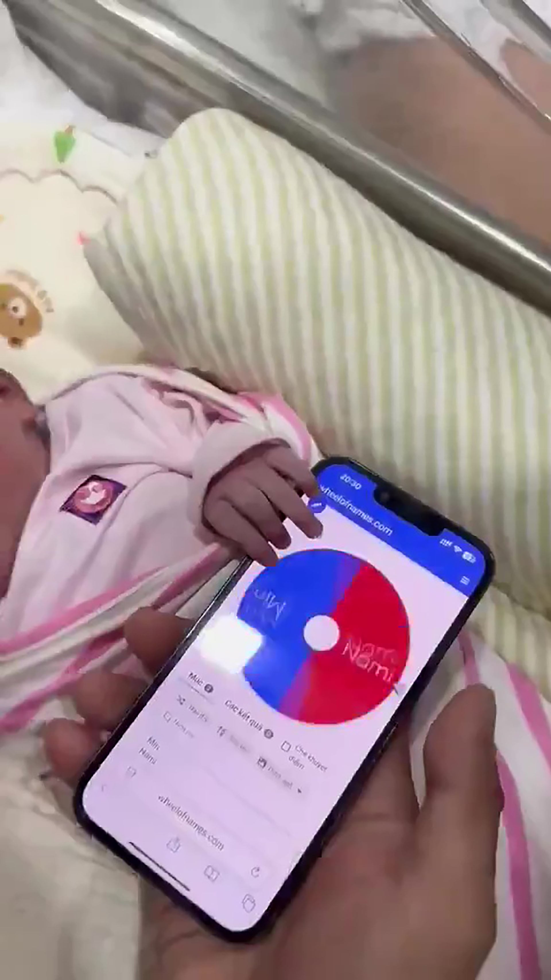 Millones de visualizaciones y comentarios negativos convierten el video de la recién nacida en tendencia en plataformas sociales