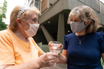 Juana y Edith brindaron por