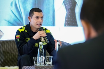 El teniente coronel entregó detalles sobre una operación que permitió el rescate de menores en coordinación con organismos internacionales. - crédito @DIJINPolicia/X