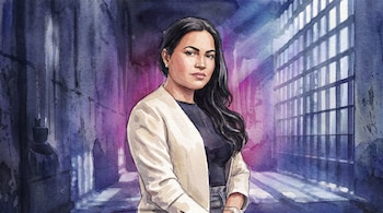 Ilustración en acuarela de Angélica Patricia Chavarría Altamirano, piel trigueña, cabello oscuro, chaqueta clara, blusa oscura, sobre fondo abstracto azul y magenta con rejas difusas.