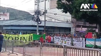 Los manifestantes exigen la derogación de la normativa. (FOTO: TV Azteca Honduras)