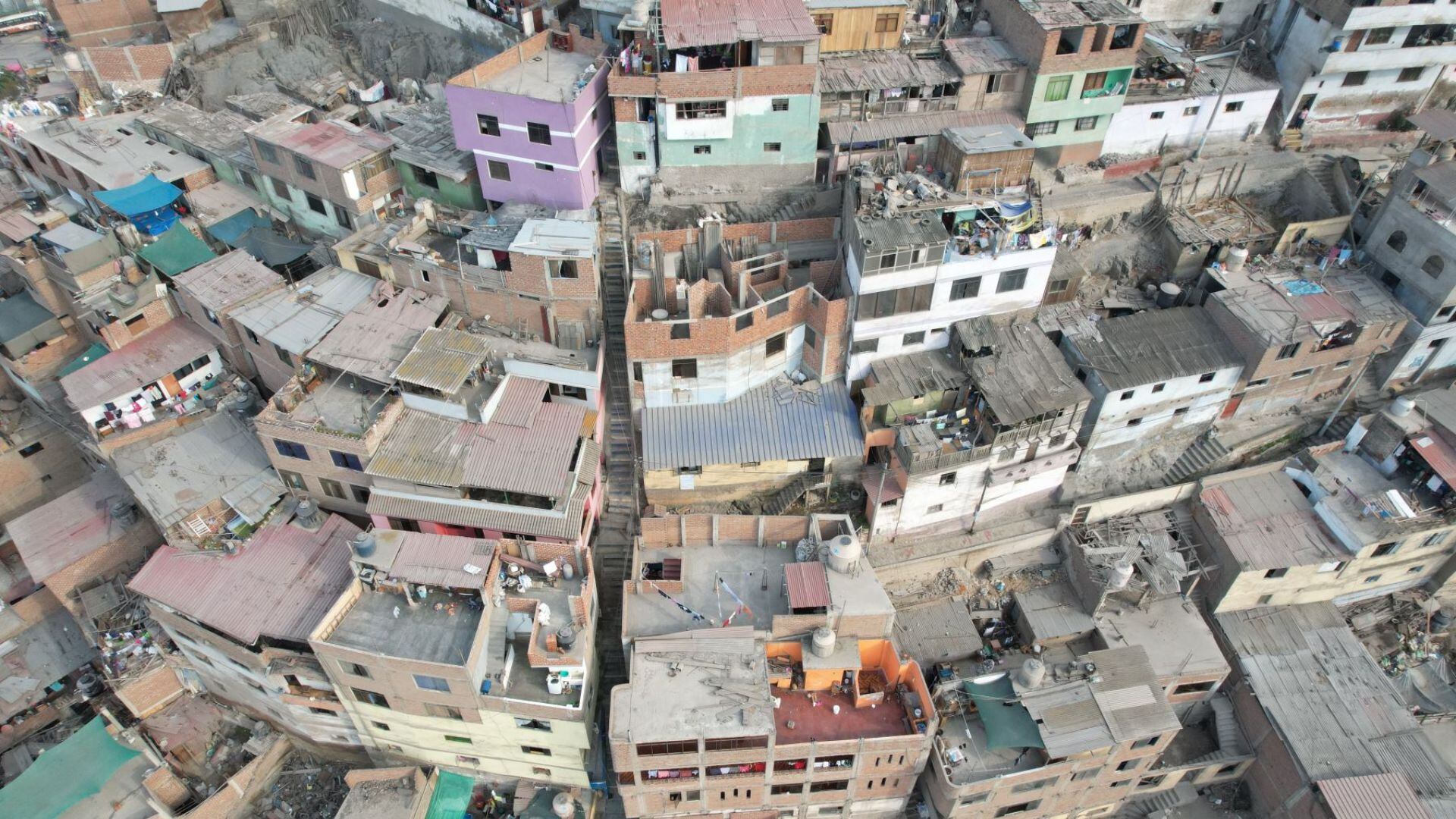 Solo el 3,3% de los hogares en Perú cuenta con seguros frente a desastres como el reciente terremoto.