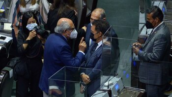 Pablo Gómez y otros diputados