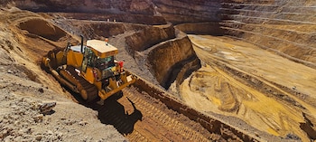 Una de sus principales líneas de pensamiento fue la articulación entre la minería y otras actividades económicas, especialmente el sector agrícola.