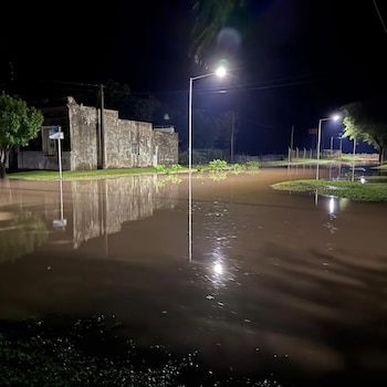 La localidad donde llovieron casi 200 mm en pocas horas, hubo evacuados y un fuerte trabajo de bomberos
