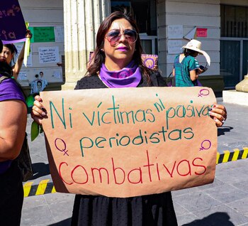 Las manifestantes portaron pancartas con