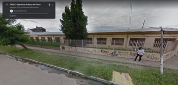 El frente de la escuela