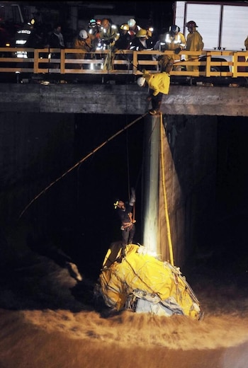 Tragedia de bus inundado en la colonia Málaga en El Salvador en 2008