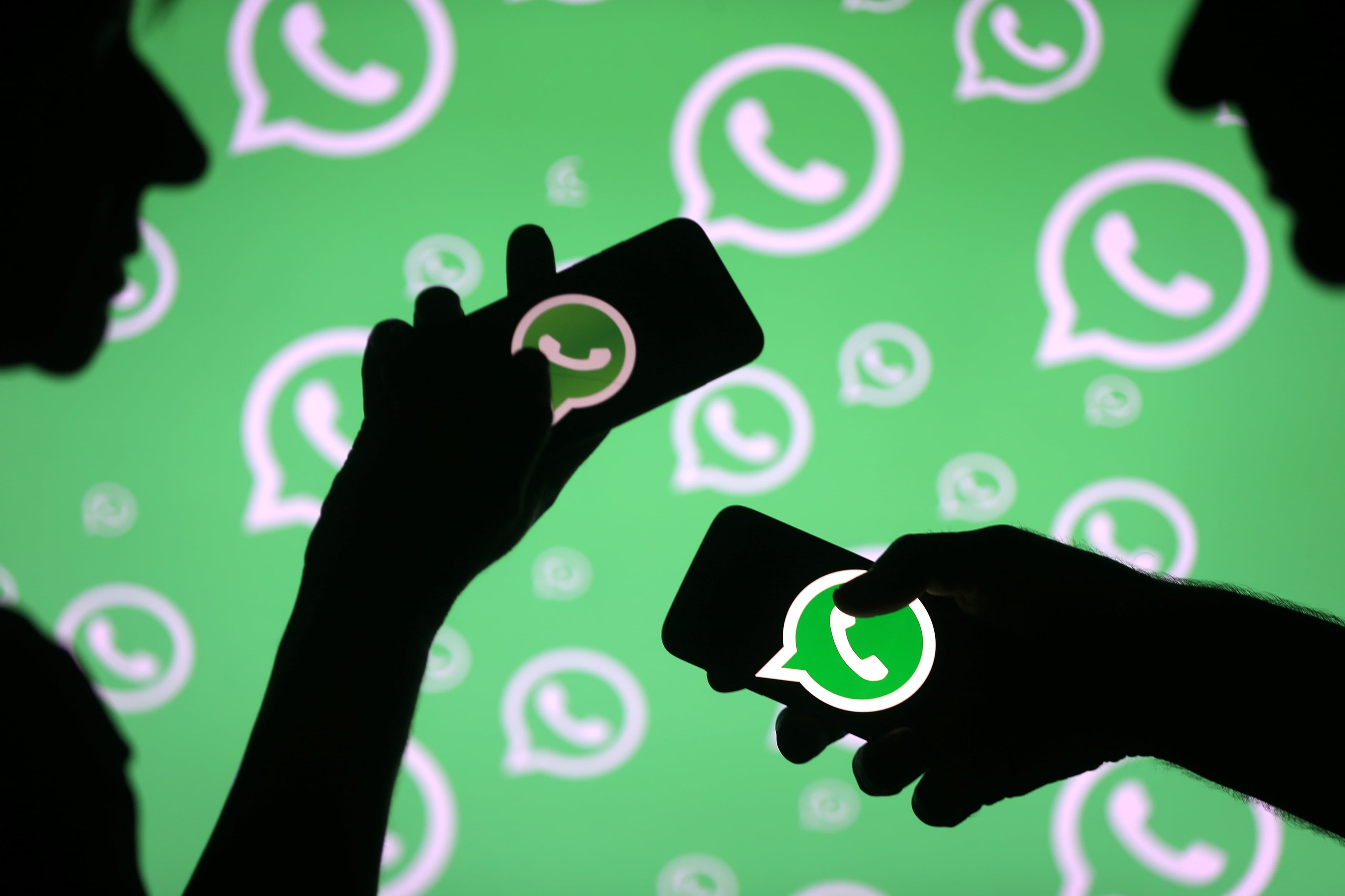 En iPhone, es posible anular el permiso de notificaciones, accediendo al menú de notificaciones y desactivando la opción para WhatsApp.
REUTERS/Dado Ruvic