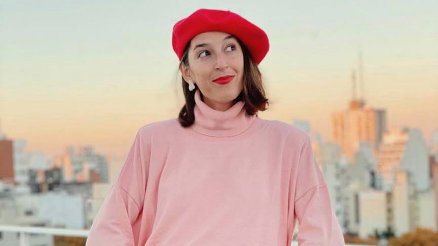Mujer mayor posando con estilo en una producción de moda silver
