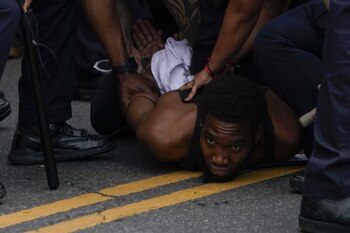 Arresto de un manifestante en