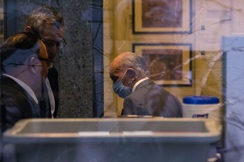 Lewis arribando a una corte federal de Manhattan, el miércoles 24 de enero (AP Foto/Yuki Iwamura)