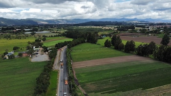 Gobernación destinó más de $99.500 millones en obras viales para Cundinamarca: conozca los municipios beneficiados