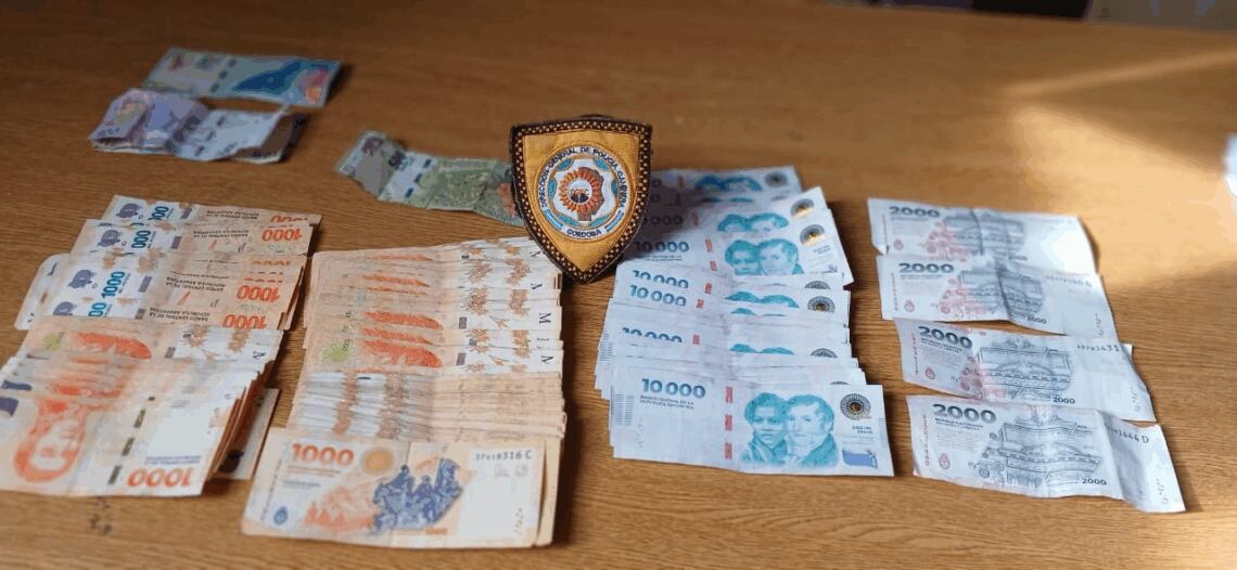 El monto incautado por la policía al conductor del Ford Fiesta (Foto: CANAL C)