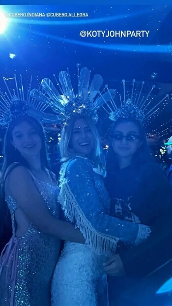 Nicole Neumann, rodeada por Indiana