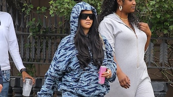 Rihanna rompe las reglas del street style con estampados animales en Nueva York