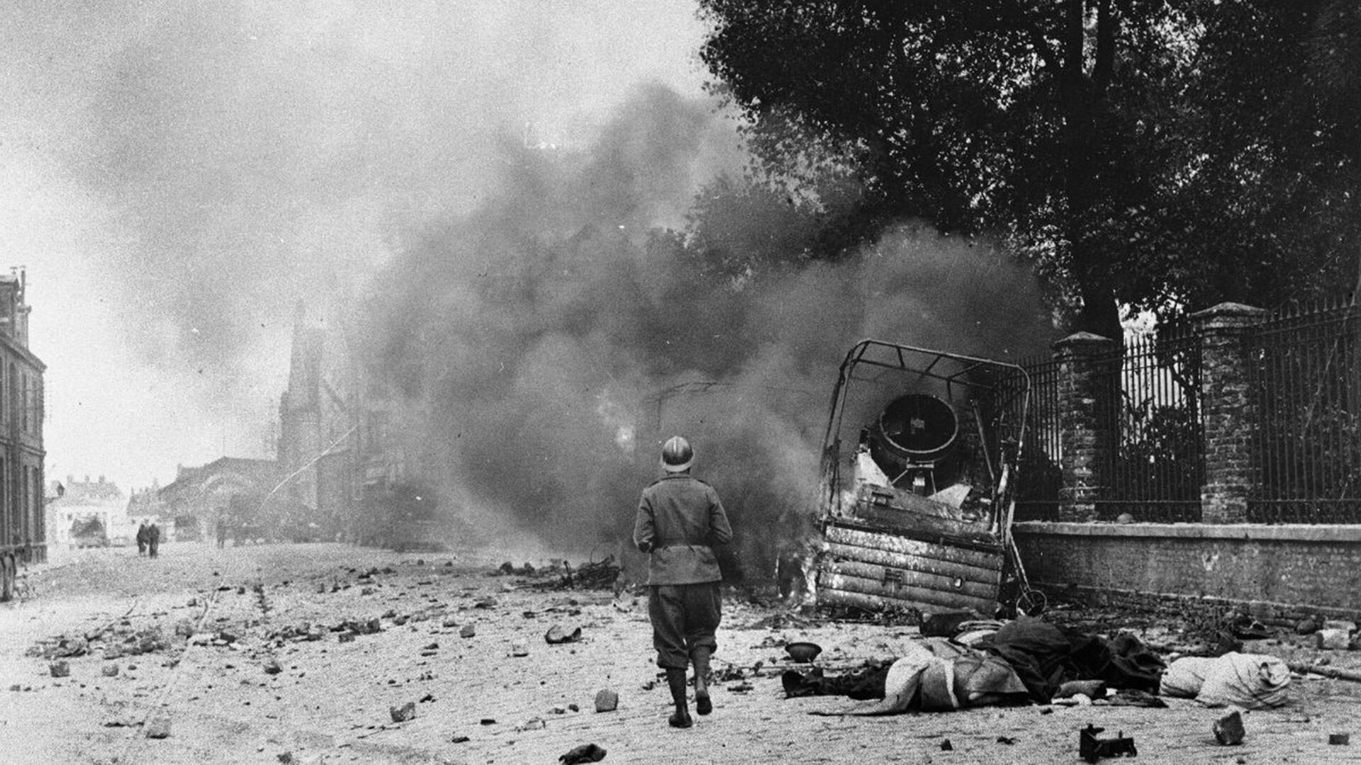 La ciudad de Dunkerque estaba destruida por bombardeos nazis (AP Photo)