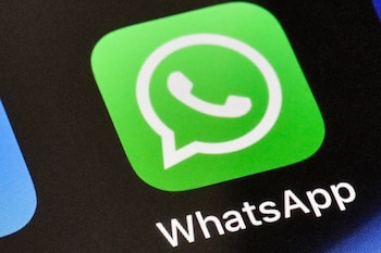 WhatsApp clasifica los archivos más pesados para facilitar su eliminación y recuperar memoria. (Foto AP/Martin Meissner, archivo)