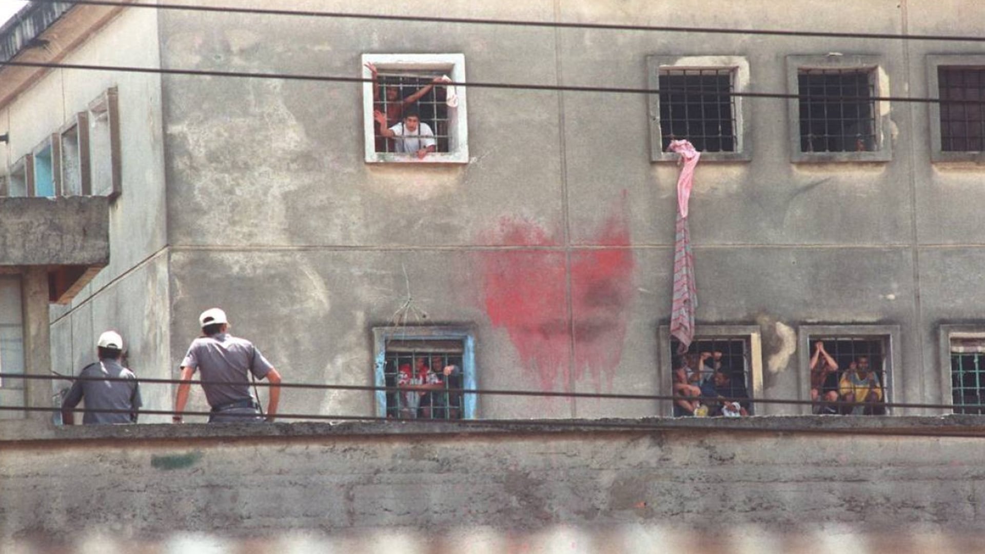 “La sangre corría escalera abajo”: la masacre de Carandiru, el mayor asesinato masivo en una cárcel de América Latina y su encubrimiento
