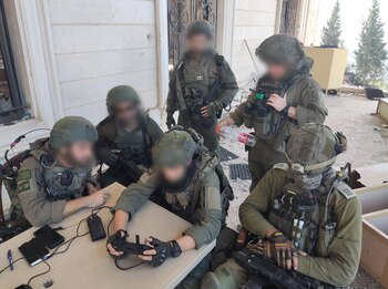 Soldados de la Unidad 636