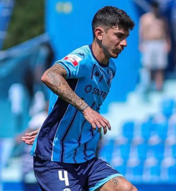 El duelo entre Jean Pierre Rhyner y Víctor Guzmán marcó el ritmo del partido, con el defensor imponiéndose en una victoria ajustada de FC Vizela. (Facebook / Futebol Clube de Vizela)