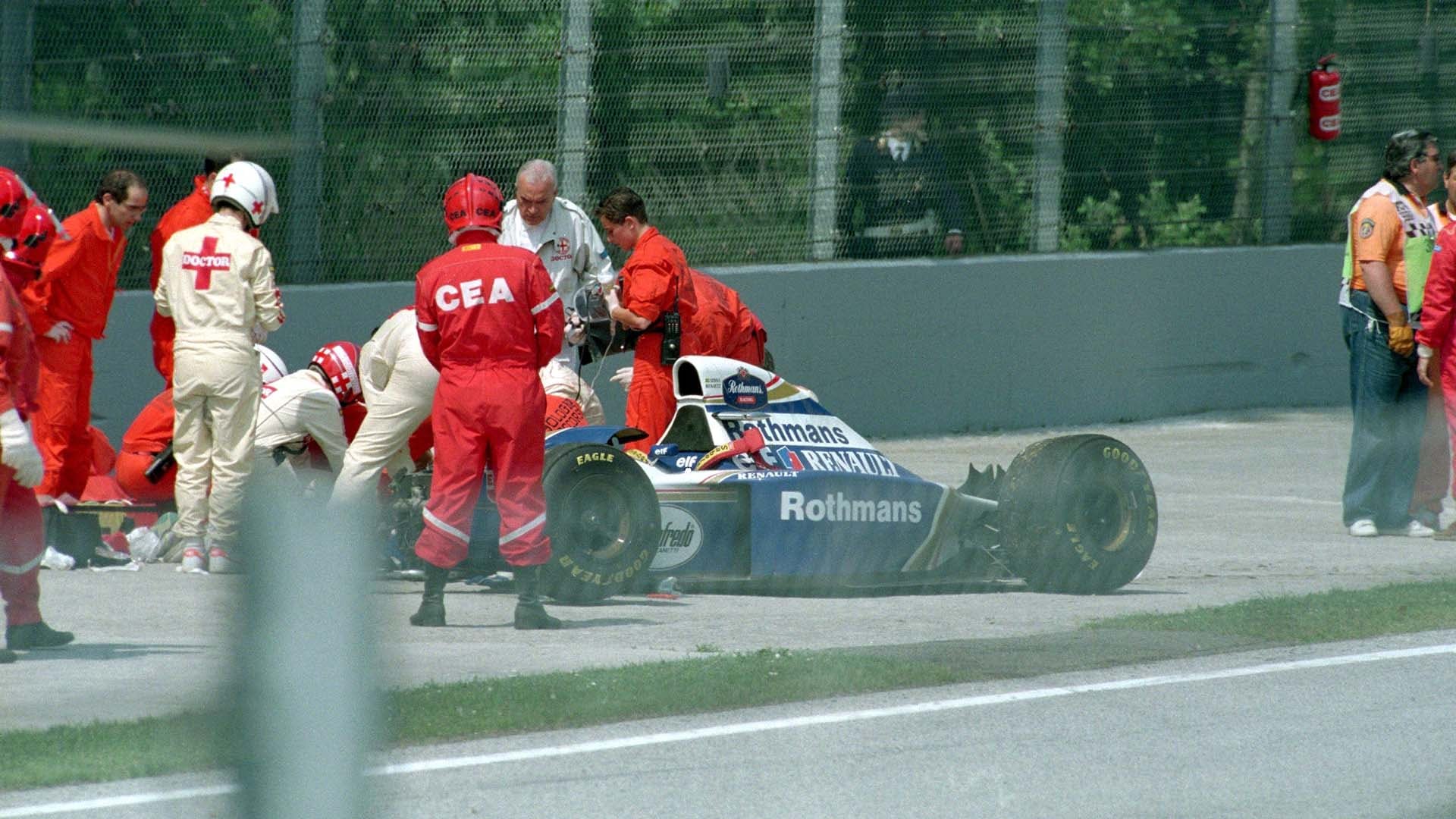 El Williams FW 16 en la zona de Tamburello tras el fatal choque de Ayrton Senna (Heikki Saukkoma/Shutterstock)