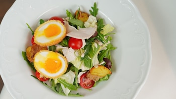 Receta de huevos crujientes, una forma divertida y económica de versionar los clásicos huevos cocidos
