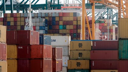 Las importaciones volvieron a caer 20% en abril y el Gobierno espera un repunte recién a fin de año