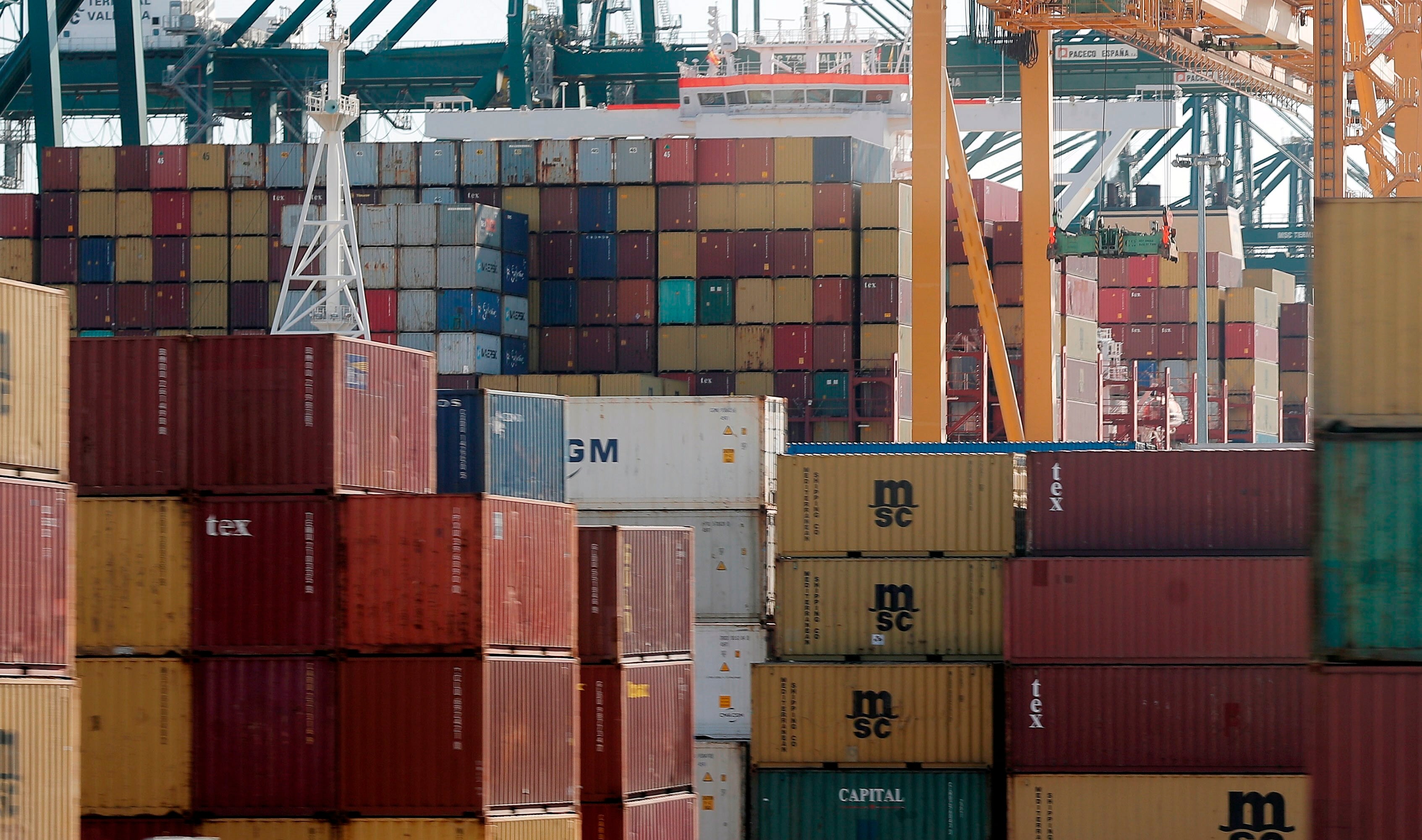 La amortización de los bonos Bopreal, de acuerdo con el cronograma previsto, permitió reducir en torno al 50% la deuda comercial que las empresas importadoras habían acumulado antes de diciembre de 2023. (EFE)