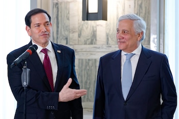 El secretario de Estado de EEUU, Marco Rubio, junto al viceprimer ministro y ministro de Asuntos Exteriores de Italia, Antonio Tajani, en el Palacio de la Farnesina, Ministerio de Asuntos Exteriores de Italia en Roma, Italia, 08 de mayo de 2026 (EFE/EPA/FABIO FRUSTACI)