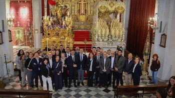 Montero visita a las cofradías que procesionan en Granada en este Sábado Santo