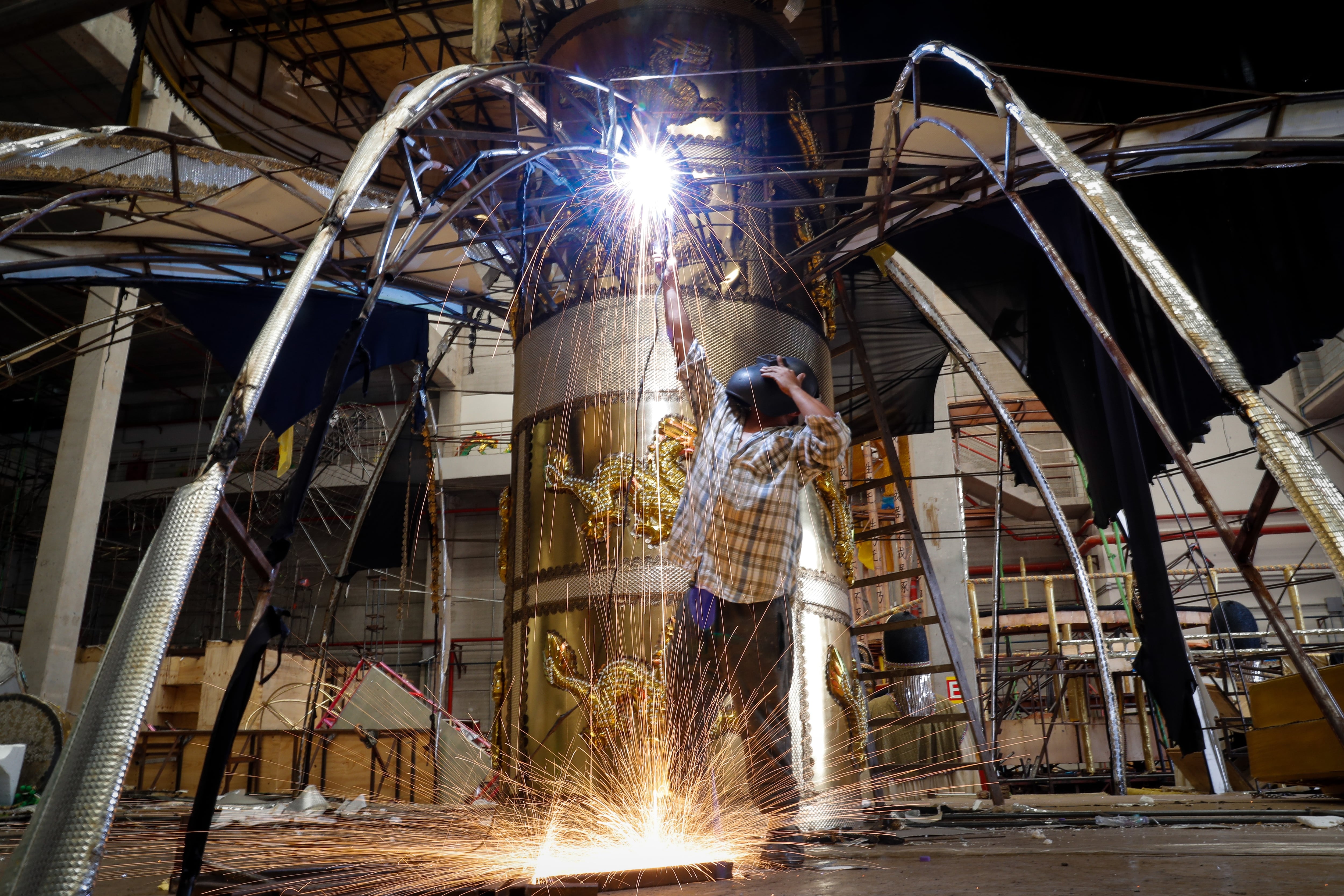 Un operario de una fabrica metalmecánia, en San Pablo (EFE/Fernando Bizerra/Archivo)