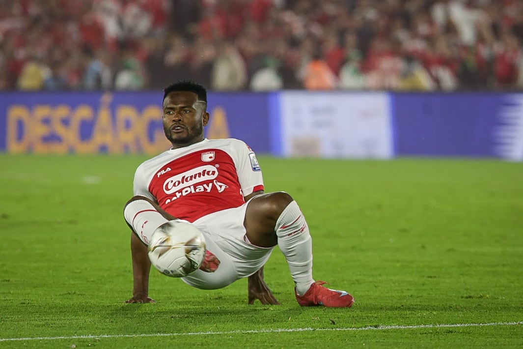 Elvis Perlaza se perderá el clásico ante Millonarios por suspensión de una fecha - crédito Colprensa/Cristian Bayona