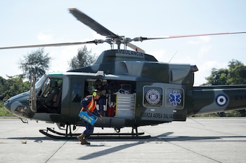 Militares de la Fuerza Aérea Salvadoreña (FAS) participan en un entrenamiento este viernes en Ilopango (El Salvador). EFE/ Rodrigo Sura