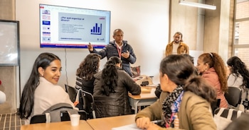 Más de 200 mujeres en Bogotá acceden a formación gratuita en ventas, finanzas y herramientas digitales, impulsando su autonomía económica y liderazgo empresarial - crédito Secretaría Distrital de la Mujer
