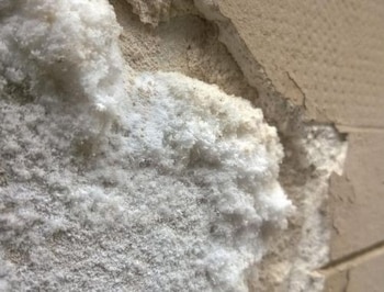 Aplicar selladores impermeabilizantes protege paredes