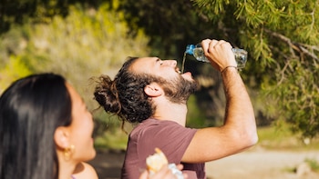 ¿Cuánta agua hay que beber realmente en verano?