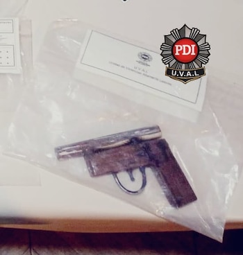 El arma de uno de los detenidos