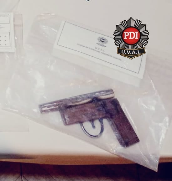 El arma de uno de los detenidos